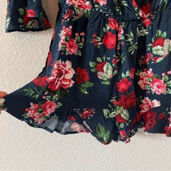 Ambiance Navy Floral Ruffle Trim V-Neck 3/4 Sleeve Romper Women's Size Small - Picture 4 of 11